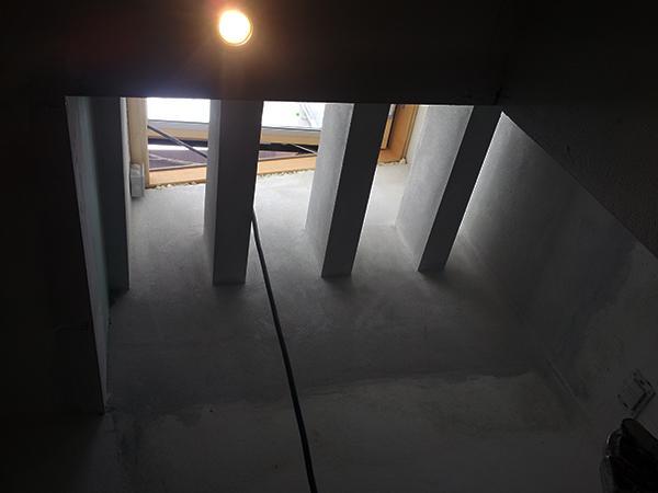 Forare un solaio per realizzare una scala interna o aprire un ... Come rivestire una colonna portante interna in legno