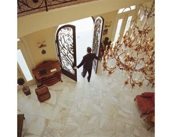 Pavimento in marmo in un ingresso di casa