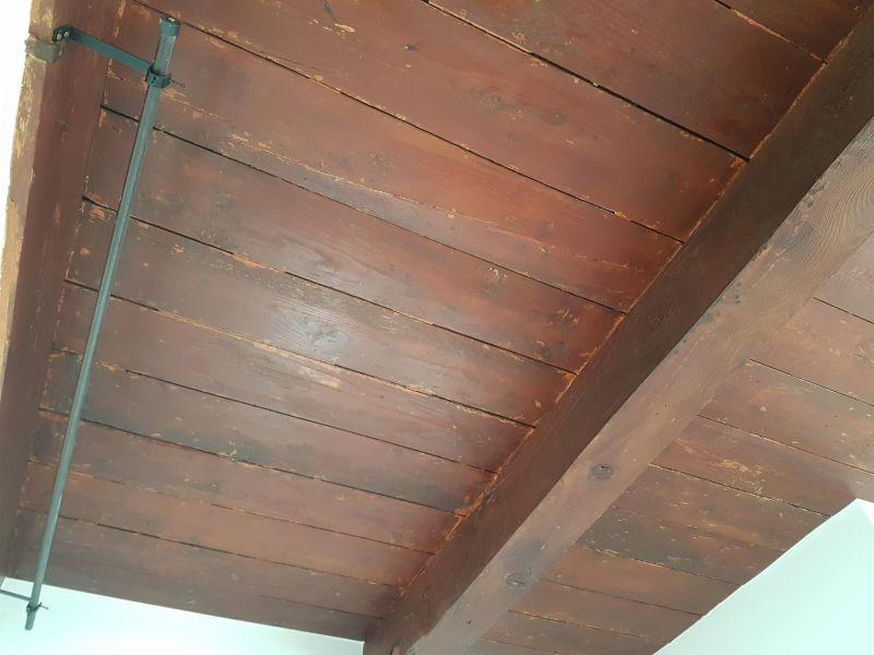 Verniciatura per soffitto in legno