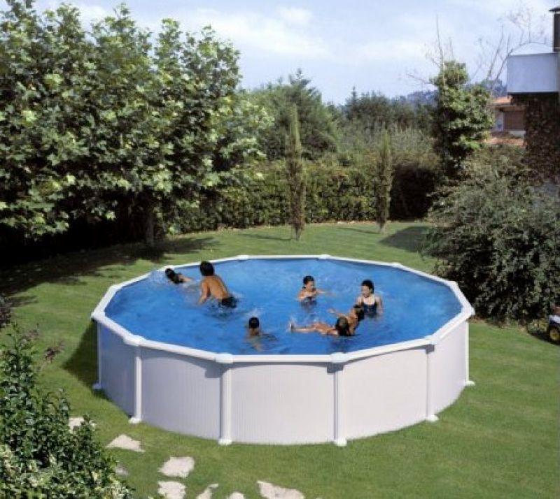Installazione piscine fuori terra in giardino
