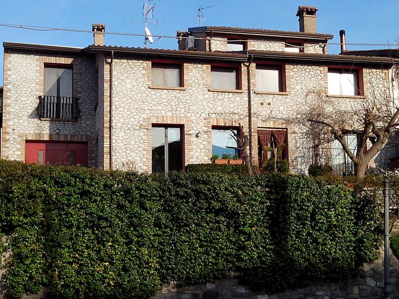 Casa  indipendente a pochi km daRimini e San Marino. 3