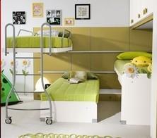 ZG-Mod Oliver. Trundle beds with wood paneling. White + green.