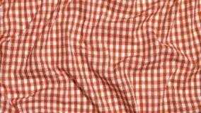 Sbattere la tovaglia può portare ad una condanna penale?