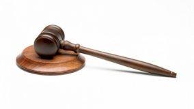 Condomino non può impugnare delibera con cui si stabilisce fargli causa