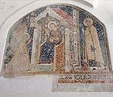Affresco di epoca medievale con soggetto sacro, ritrovato sotto un dipinto di epoca più recente.