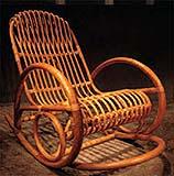 Sedia a dondolo in stile coloniale, dal catalogo dell'Azienda Bambù Design.