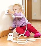 Per evitare il pericolo di folgorazione, mai lasciare che un bambino piccolo maneggi apparecchi elettrici.