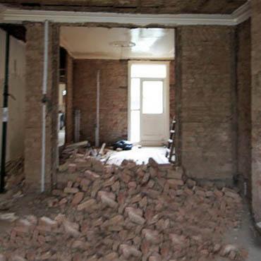 Demolizione dei tramezzi in sicurezza Quanto costa demolire una casa