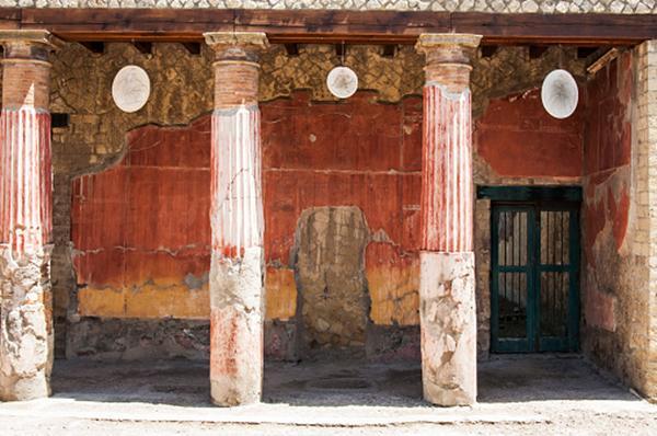 Decorazioni su muro a Pompei probabilmente encausto