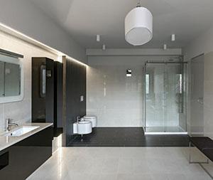 La progettazione del bagno Lavabo e lavatrice affiancati