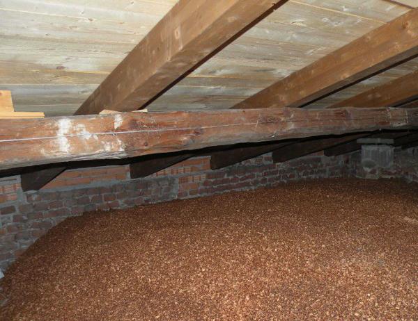 Isolare il sottotetto Isolamento termico solaio calpestabile