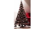 Albero di Natale realizzato in legno con decorazioni con pigne. Di Simona Barzanti