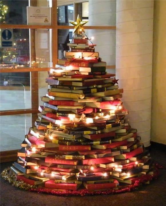 Albero di Natale di libri by how-to-recycle.blogspot.it