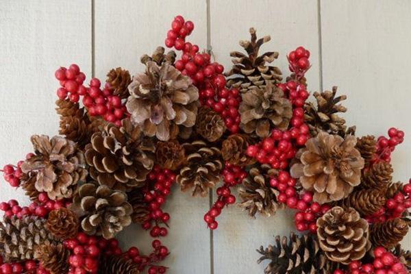 Decorazioni natalizie fai da te Lavoretti con le pigne grandi