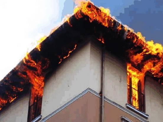 Incendio canna fumaria e tetto di Schiede