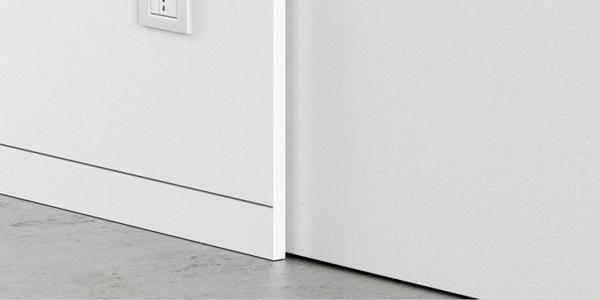 Eclisse flush-to-the-wall skirting board