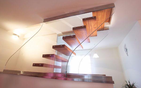 Scala interna in legno e vetro Scale di vetro