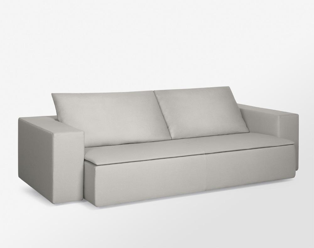 Ristrutturazione miniappartamento: divano Armani, modello grembo
