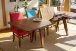 Tavolo allungabile in legno massello con prolunghe centrali, creazione Berrydesign