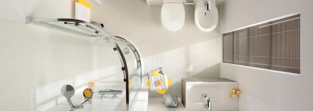 Vista dall'alto di bagno con sanitari Connect Space Ideal Standard