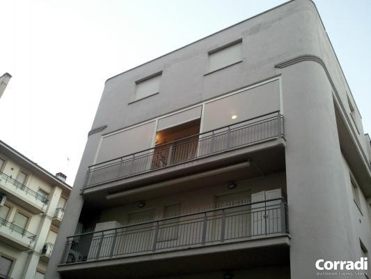 Sistema di oscuramento per balconi Balcony di Corradi