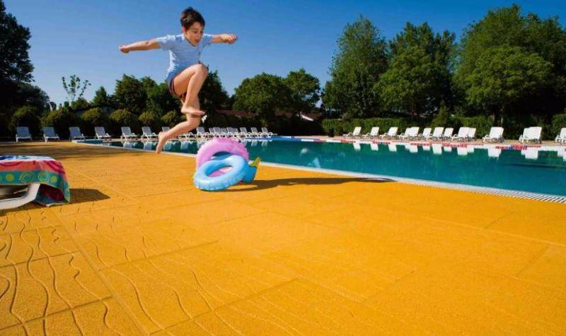 Anti-trauma flooring for outdoor swimming pools