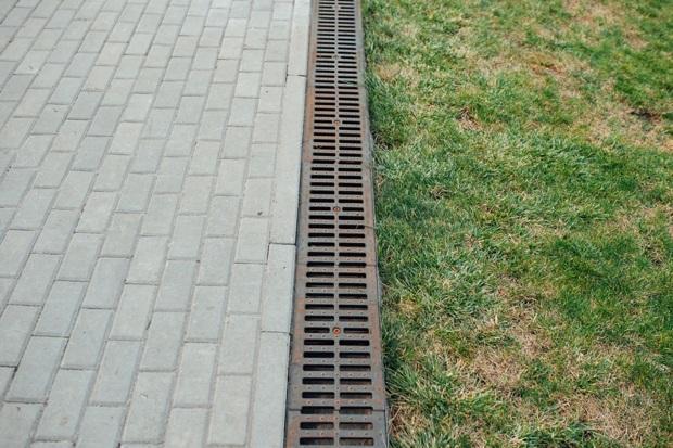 Canali di gronda e pluviali Canalette raccolta acqua per terrazzi