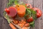 Estrarre succo da carote e pomodori