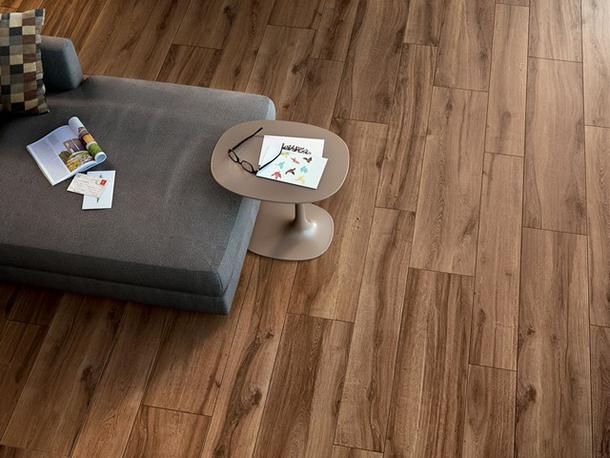 Ristrutturare casa rivestire il pavimento Gres porcellanato sottile effetto legno prezzi