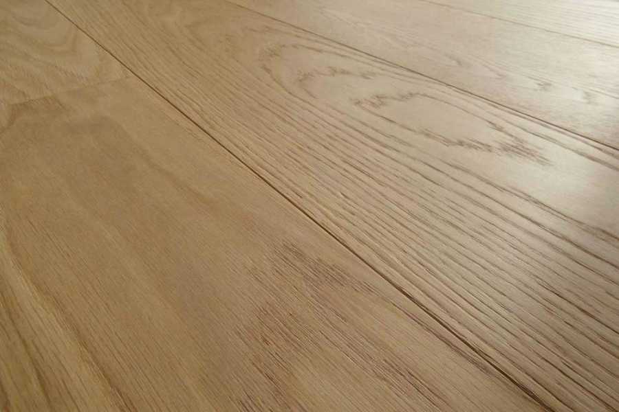 Naturalized effect oak parquet.