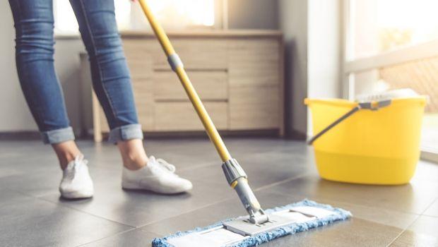 Pavimento in ceramica: come effettuare una corretta pulizia Metodo migliore per pulire pavimenti