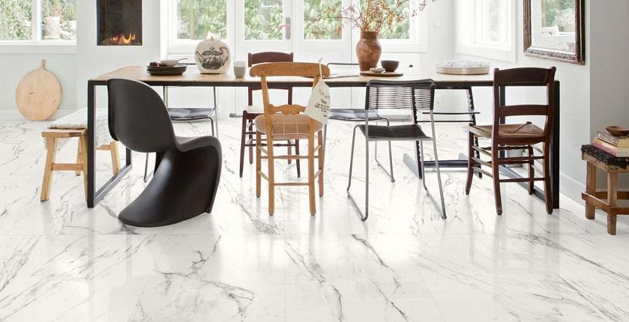 Il pavimento elegante con il gres effetto marmo di Marazzi