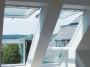 Finestra per tetti con affaccio a  balcone con ringhiera modello Cabrio di VELUX