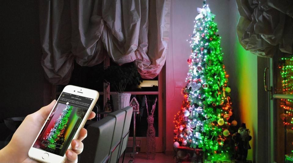 Albero con luci di Natale a led e app by twinkly