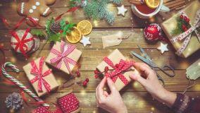 Come realizzare pacchetti regalo fai da te per Natale