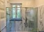Inglobare una finestra nella doccia con interventi minimi e sicuri