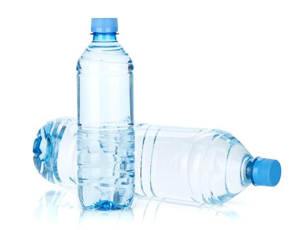 Le bottiglie d'acqua possono trasformasi in pesi fai da te