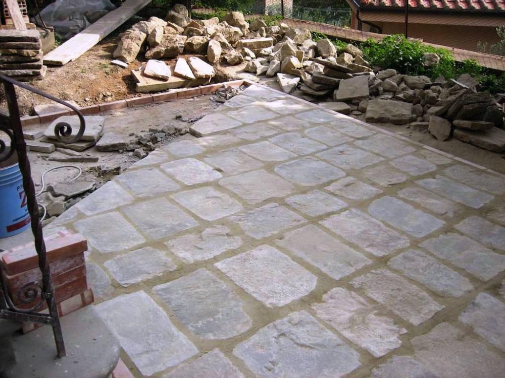 Pavimenti con angoli in pietra, realizzati da Impremar