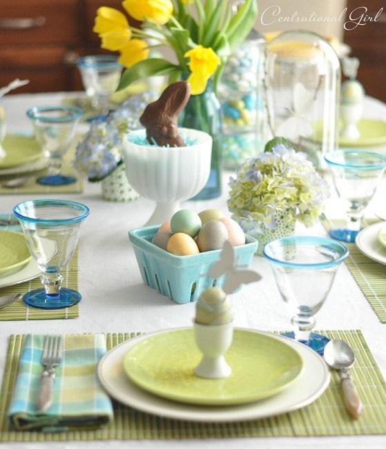 Allestimento primaverile per la tavola di Pasqua, da centsationalgirl.com