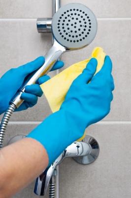 Come pulire il soffione della doccia