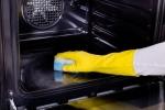 Bicarbonato, aceto e limone: i prodotti naturali per pulire al meglio il forno