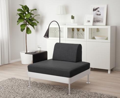 Poltrona con tavolino e lampada integrati, da Ikea