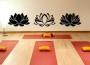 Anche il fiore di loto può essere dipinto nella stanza scelta per fare yoga