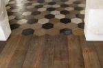 Accostamento di un pavimento in cementine e uno in listoni di legno, by Floor Treatment