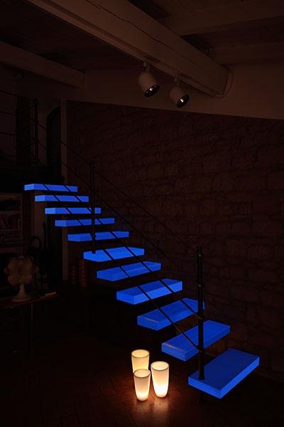 Scala in plexiglass fotoluminescente di Mi.B Italia