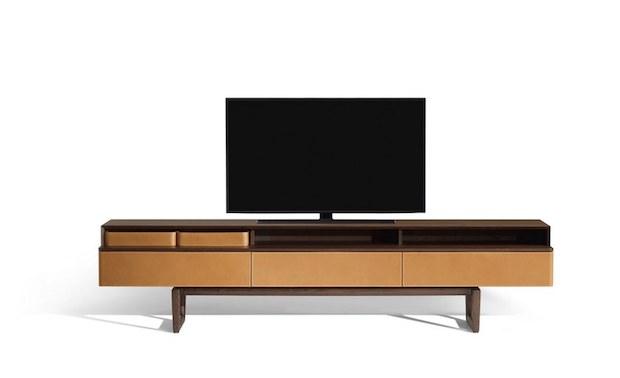 Mobile tv con rivestimento in pelle, da Poltrona Frau