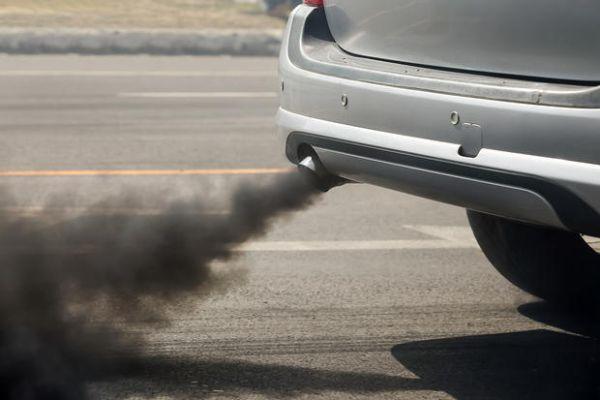 Gas di scarico auto