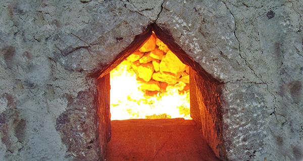 Cottura della calce in una fornace tradizionale, by La Banca della Calce