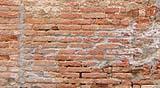 Errata ristilatura dei giunti di una muratura storica con malta di cemento