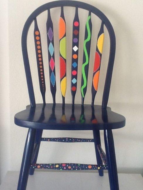Come dipingere le vecchie sedie in legno, da diyandart.com
